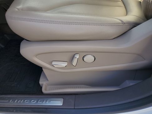 Certified 2022 Lincoln Nautilus FWD w/ Premium Package image 14