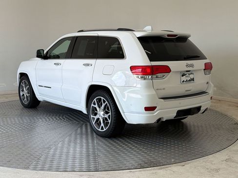 Used 2020 Jeep Grand Cherokee Overland AWD/4WD image 3