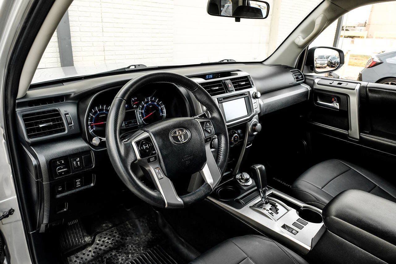 Used 2016 Toyota 4Runner SR5 AWD/4WD image 3