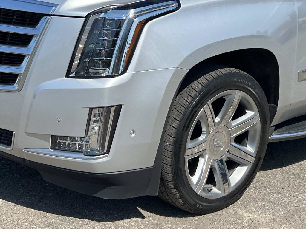 Used 2017 Cadillac Escalade Premium Luxury AWD/4WD image 6