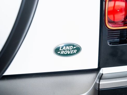 Used 2022 Land Rover Defender 90 X-Dynamic S image 31