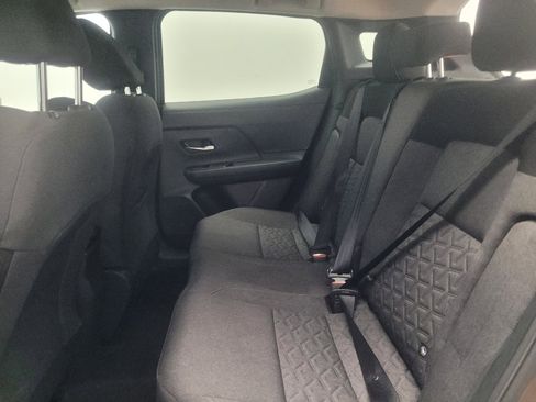 Used 2025 Nissan Kicks SV FWD image 18