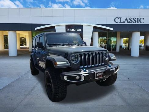 Used 2023 Jeep Wrangler Unlimited Sahara AWD/4WD image 2