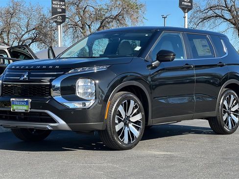 New 2026 Mitsubishi Outlander SE image 9