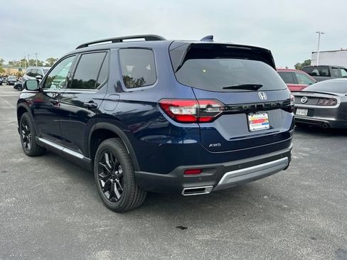 New 2025 Honda Pilot Touring image 3