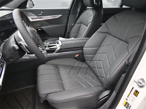 New 2026 BMW i7 eDrive50 w/ M Sport Package image 2