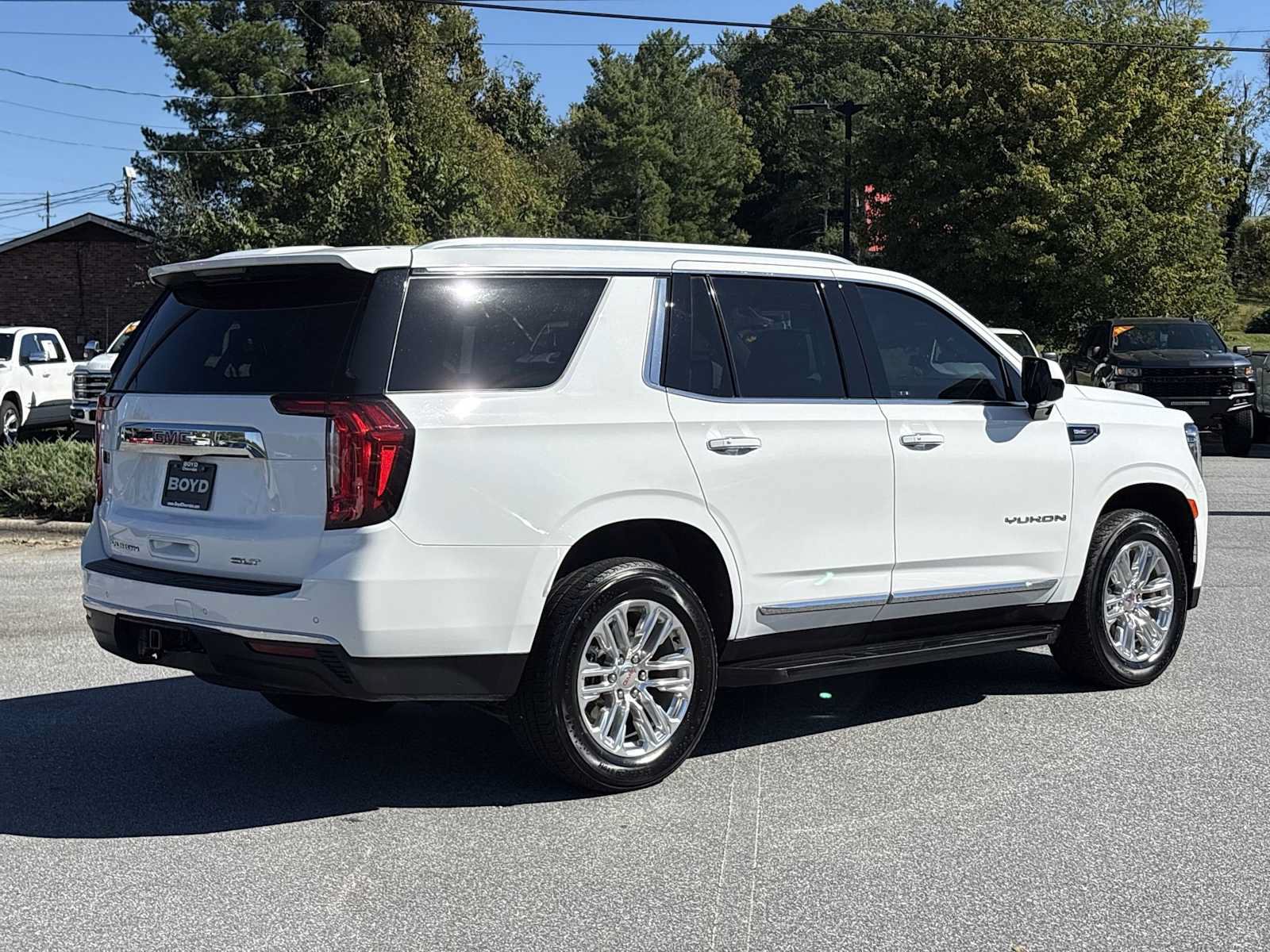 Used 2024 GMC Yukon SLT RWD image 6