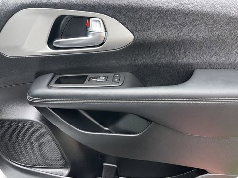 Used 2023 Chrysler Pacifica Limited w/ S Appearance Package image 22