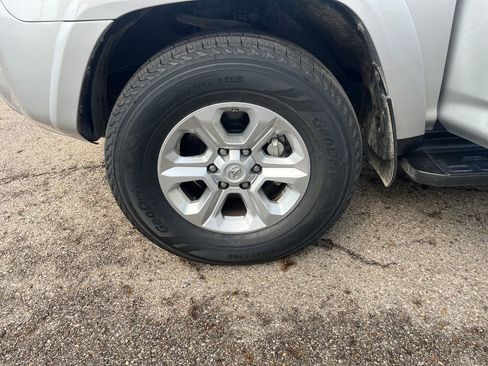 Used 2016 Toyota 4Runner SR5 image 26