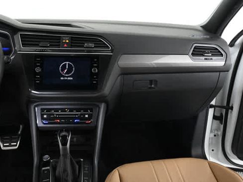 Used 2024 Volkswagen Tiguan SE R-Line image 16
