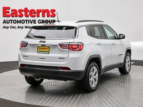 Used 2024 Jeep Compass Latitude AWD/4WD image 5