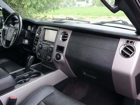 Used 2015 Ford Expedition EL XLT w/ Equipment Group 202A AWD/4WD image 17