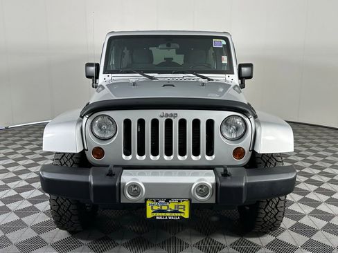 Used 2012 Jeep Wrangler Unlimited Sahara w/ Connectivity Group image 11