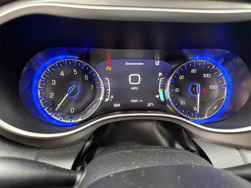 Used 2020 Chrysler Pacifica Touring-L Plus w/ Tire & Wheel Group image 16