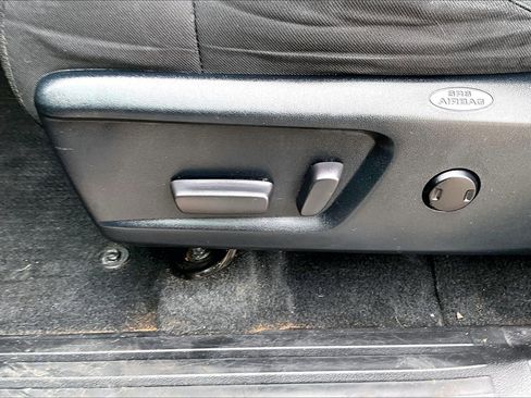 Used 2018 Toyota Tundra SR5 w/ SR5 Upgrade Package image 33