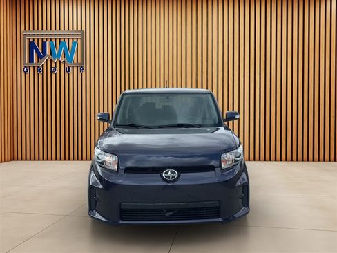 Used 2012 Scion xB FWD image 2