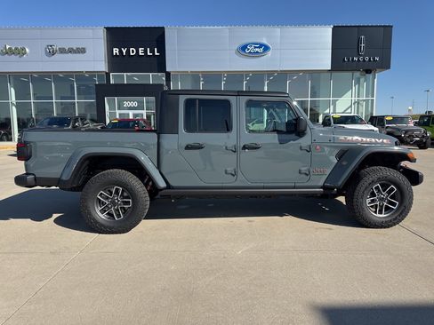 New 2025 Jeep Gladiator Mojave w/ Convenience Group image 2