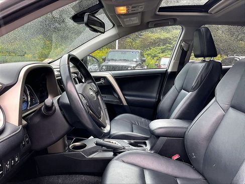 Used 2014 Toyota RAV4 Limited w/ Technology Package AWD/4WD image 4