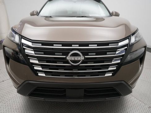 Certified 2025 Nissan Rogue SV image 22