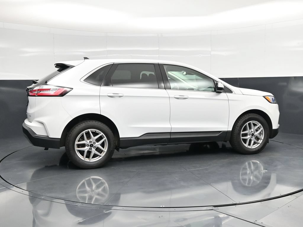 Used 2024 Ford Edge SEL w/ Convenience Package AWD/4WD image 2
