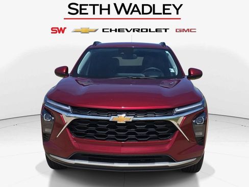Used 2025 Chevrolet Trax LT w/ LT Convenience Package FWD image 2