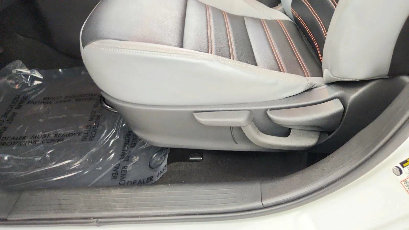 Used 2024 Nissan Kicks SR w/ SR Premium Package FWD image 15