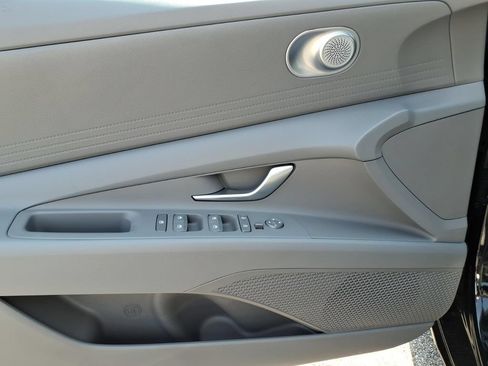 New 2026 Hyundai Elantra SE FWD image 13