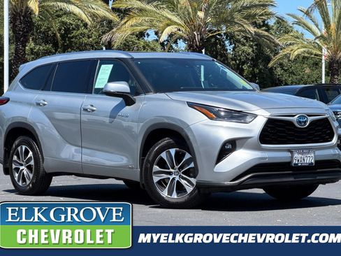 Used 2021 Toyota Highlander XLE AWD/4WD image 1