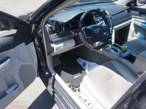 Used 2012 Toyota Camry XLE w/ Leather Pkg FWD image 8