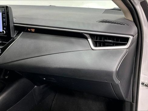 Used 2022 Toyota Corolla LE FWD image 19