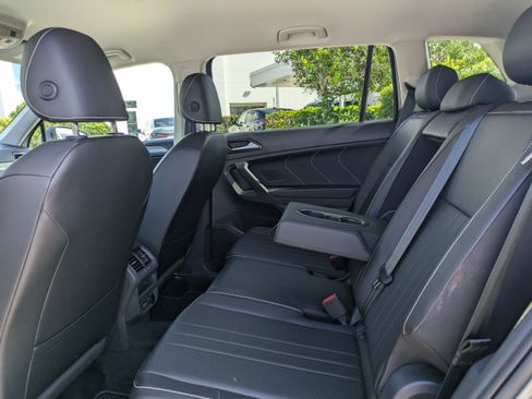 Certified 2023 Volkswagen Tiguan SE FWD image 14