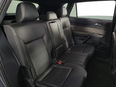 Used 2023 Volkswagen Atlas Cross Sport SE image 12