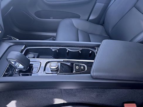 Certified 2025 Volvo XC60 B5 Core AWD/4WD image 34
