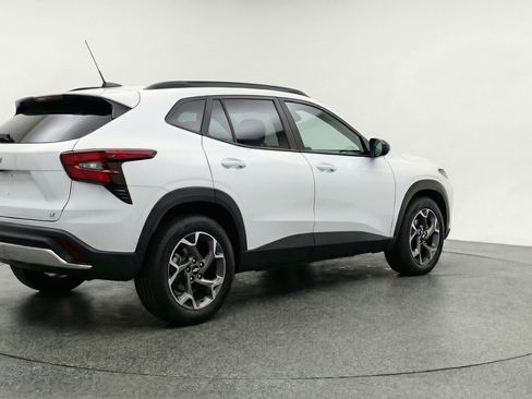 Used 2025 Chevrolet Trax LT image 9