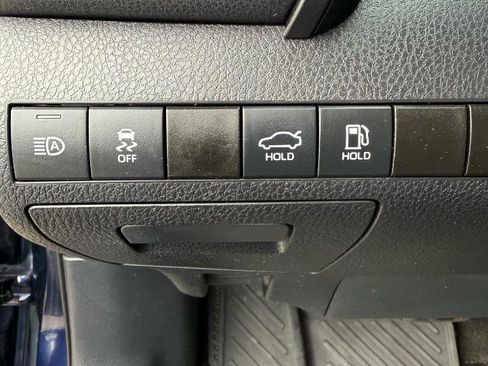 Used 2021 Toyota Camry LE image 21