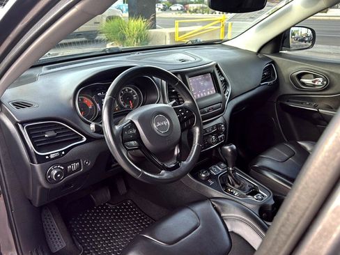 Used 2019 Jeep Cherokee Latitude Plus image 11