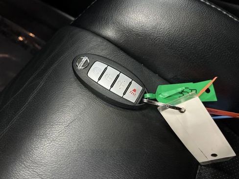 Used 2020 Nissan Pathfinder Platinum image 28