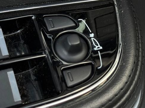 Used 2016 Jaguar XJ R-Sport RWD image 43