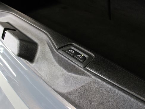 Used 2024 BMW X7 xDrive40i w/ Climate Comfort Package image 91