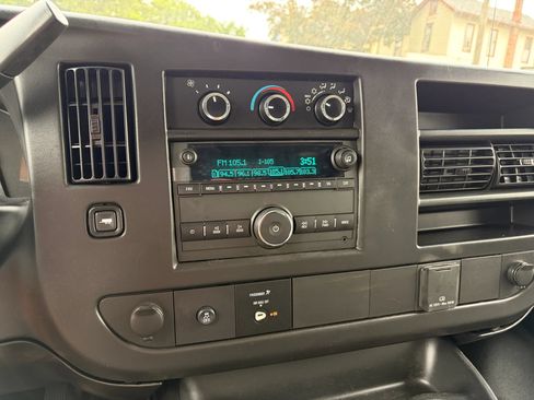 Used 2016 Chevrolet Express 2500 RWD image 19