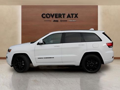 Used 2022 Jeep Grand Cherokee Laredo X RWD image 2