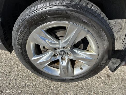 Used 2017 Toyota Highlander Limited image 11