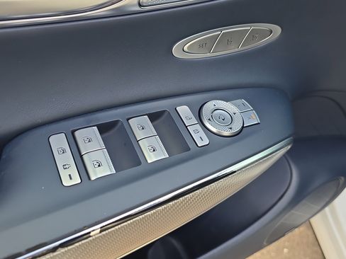 Used 2022 Genesis GV70 2.5T w/ Sport Prestige Package image 22