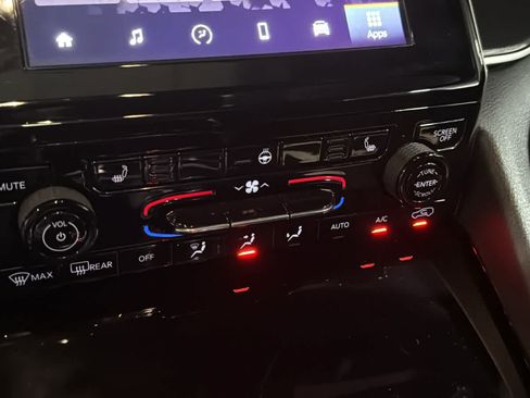 Used 2022 Jeep Grand Cherokee Altitude AWD/4WD image 19