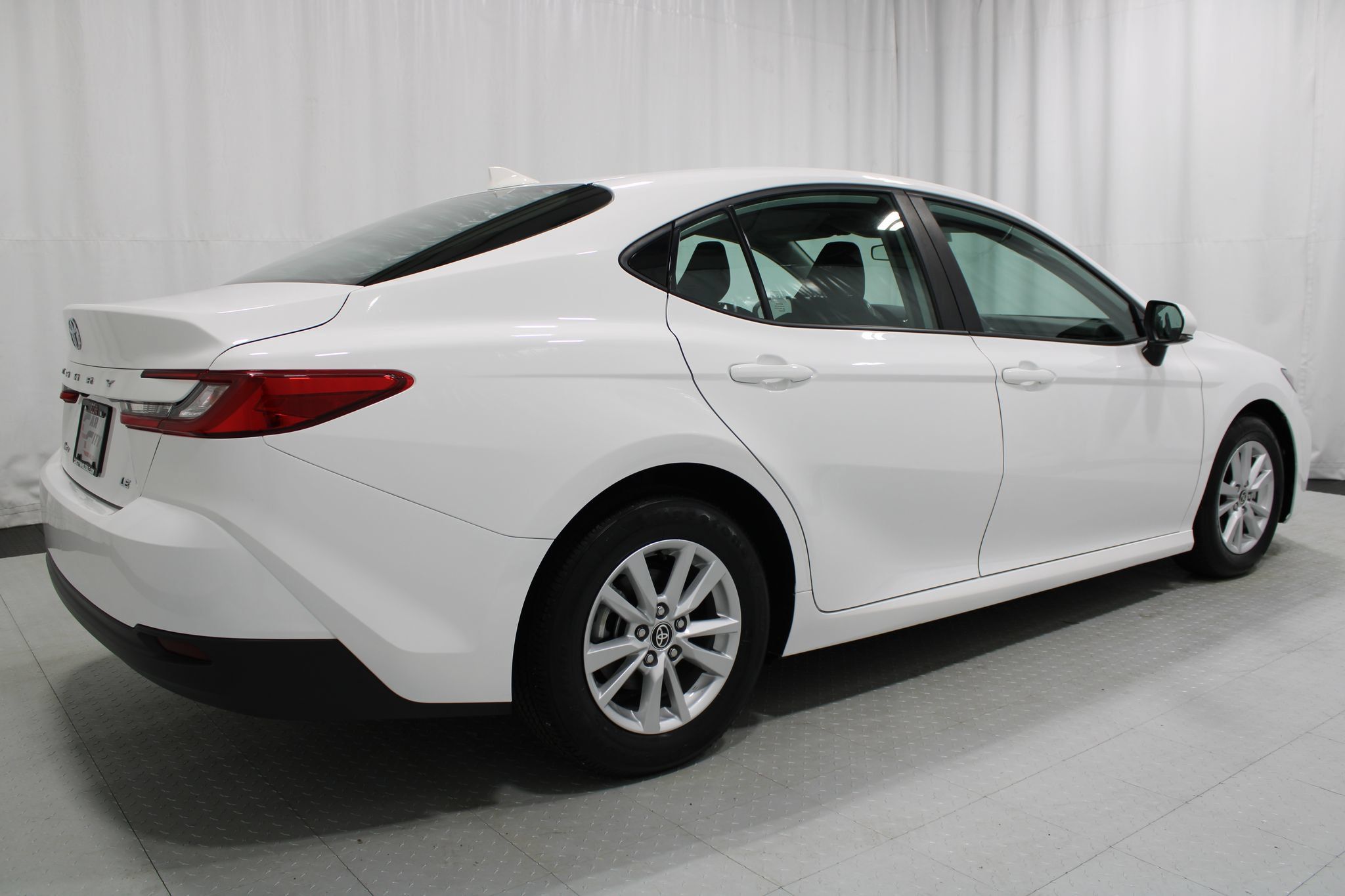 Used 2025 Toyota Camry LE FWD image 6