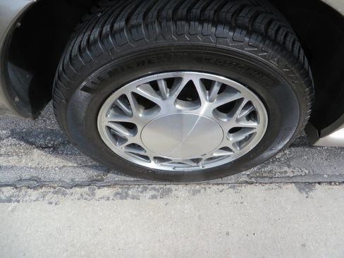 Used 2000 Buick Le Sabre Custom w/ Premium Opt Pkg image 18