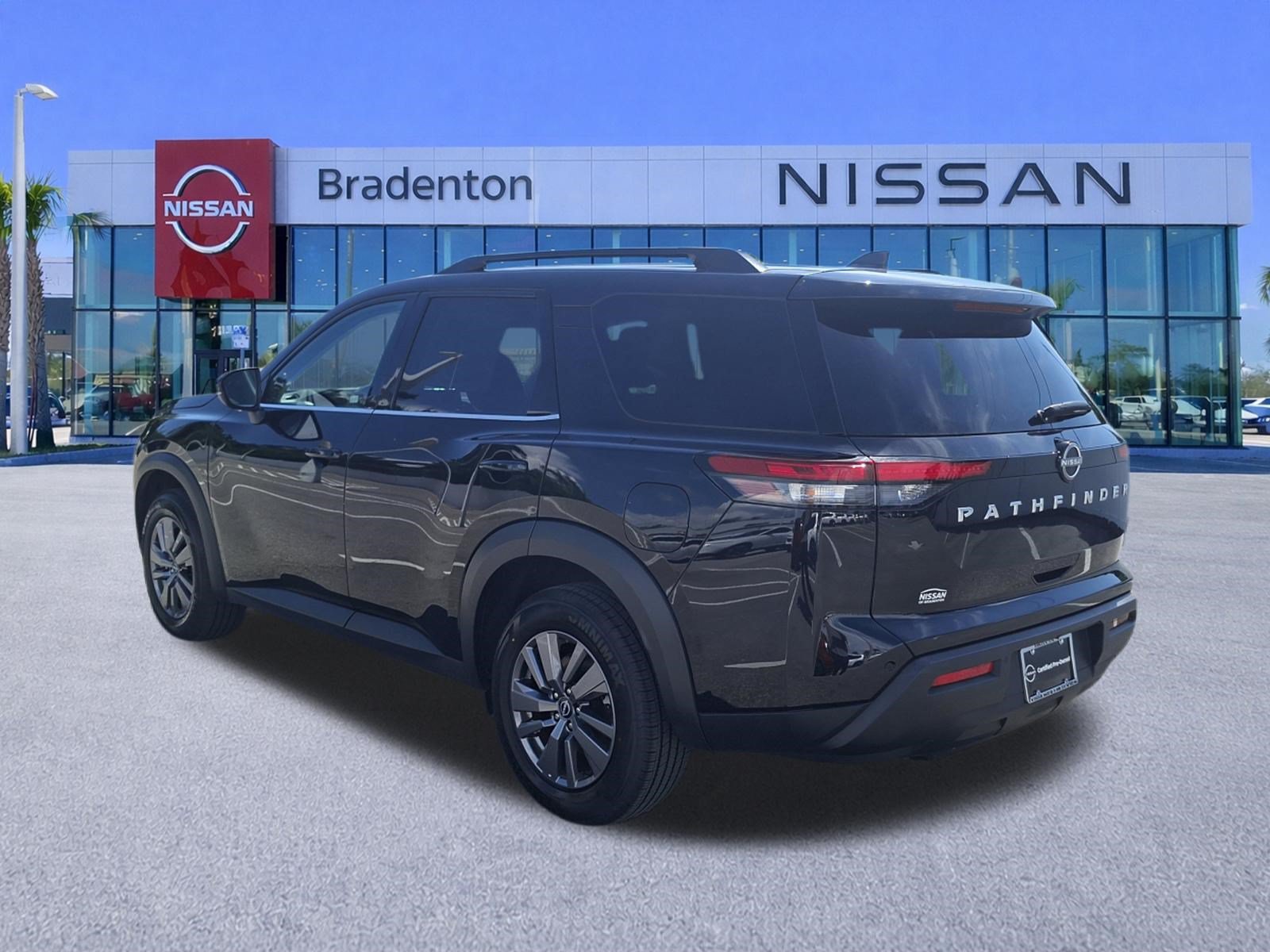 Certified 2025 Nissan Pathfinder SV FWD image 7