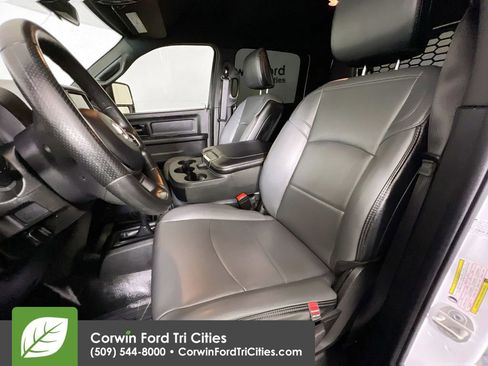 Used 2024 RAM 3500 Tradesman w/ Chrome Appearance Group image 21