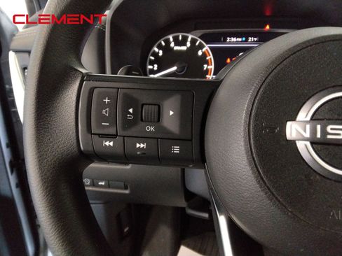 Used 2024 Nissan Rogue SV image 13