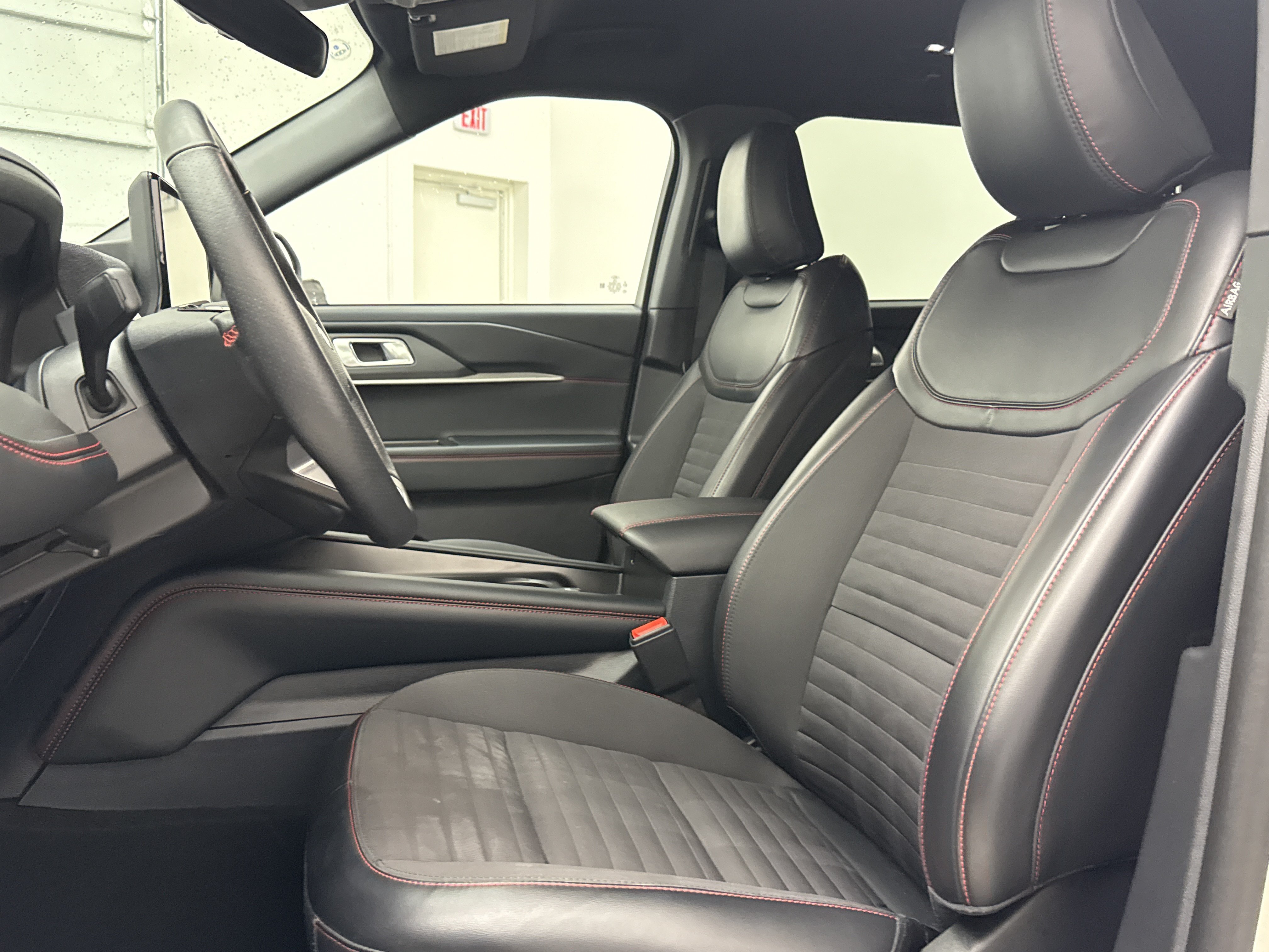 Used 2025 Ford Explorer ST-Line AWD/4WD image 12